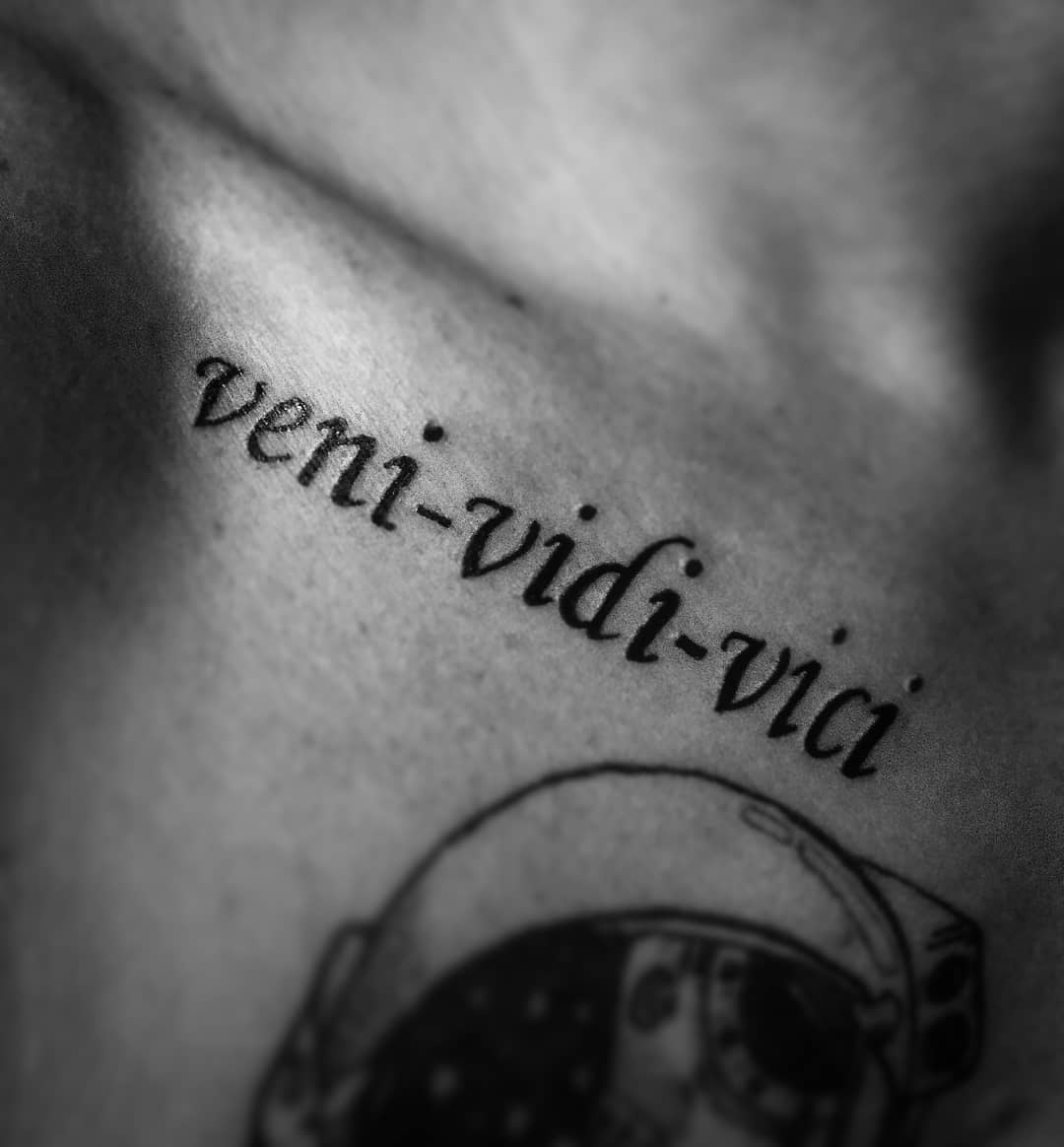 Frases-para-tatuajes-en-latin-Los-tatuajes-de-las-citas-latinas-populares-para-todos