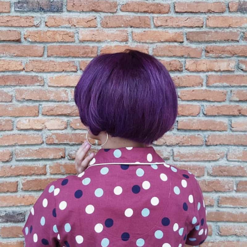 Pelo-morado-oscuro-misterioso-Orientaciones-de-la-coloración-del