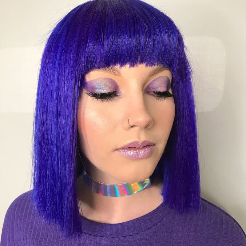 Pelo-morado-oscuro-misterioso-Orientaciones-de-la-coloración-del