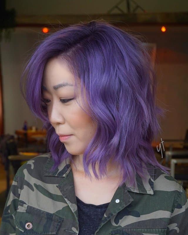 Pelo-morado-oscuro-misterioso-Orientaciones-de-la-coloración-del