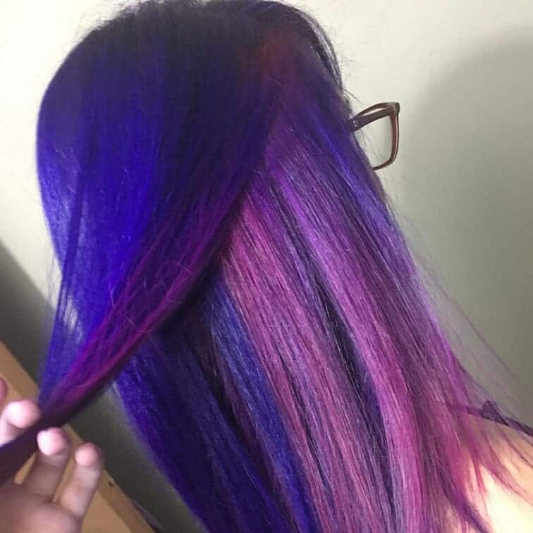 Pelo-morado-oscuro-misterioso-Orientaciones-de-la-coloración-del