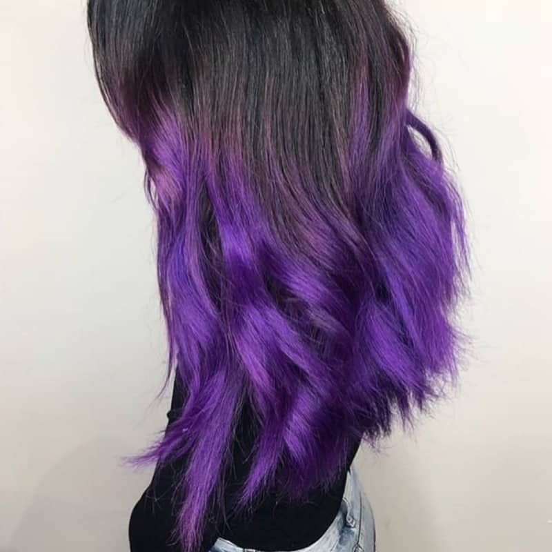 Pelo-morado-oscuro-misterioso-Orientaciones-de-la-coloración-del