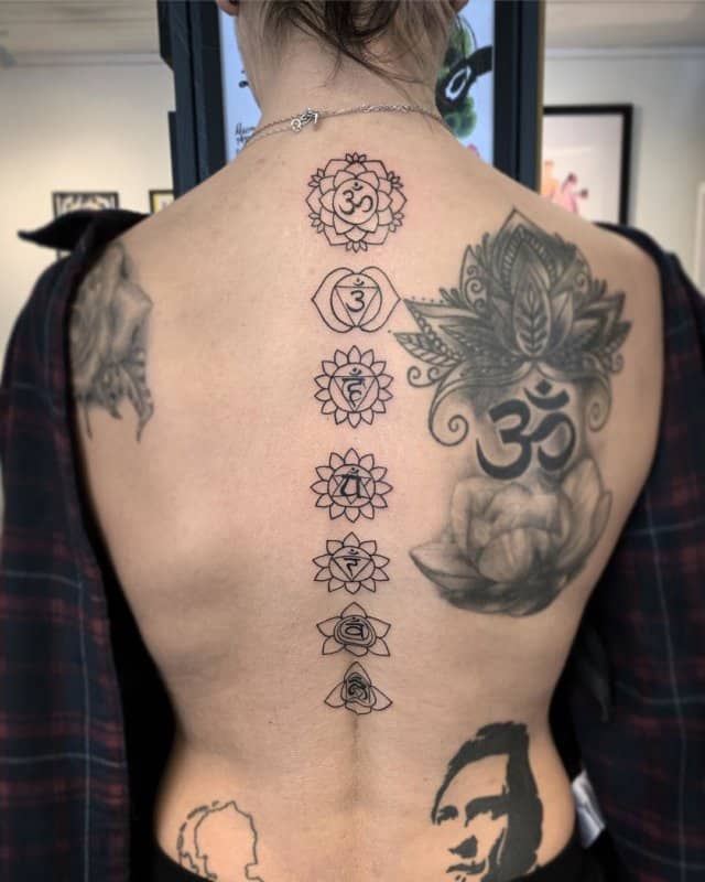 Tatuajes-columna-vertebral-mujer-Las-tencencias-principales-de-tatuajes-elegantes