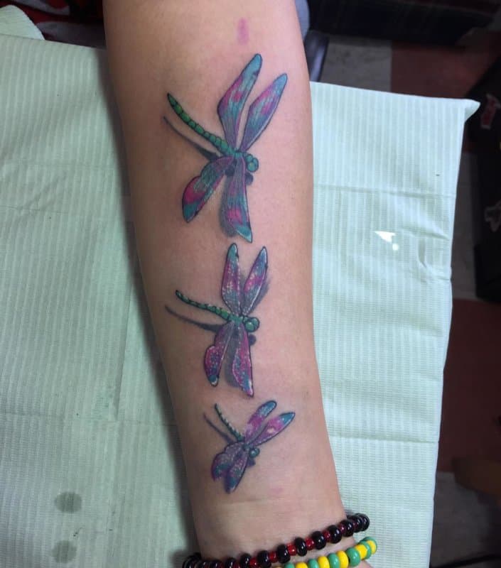 Tatuajes-de-libelulas-Todas-las-tendencias-principales-para-amantes-de-este-tatuaje