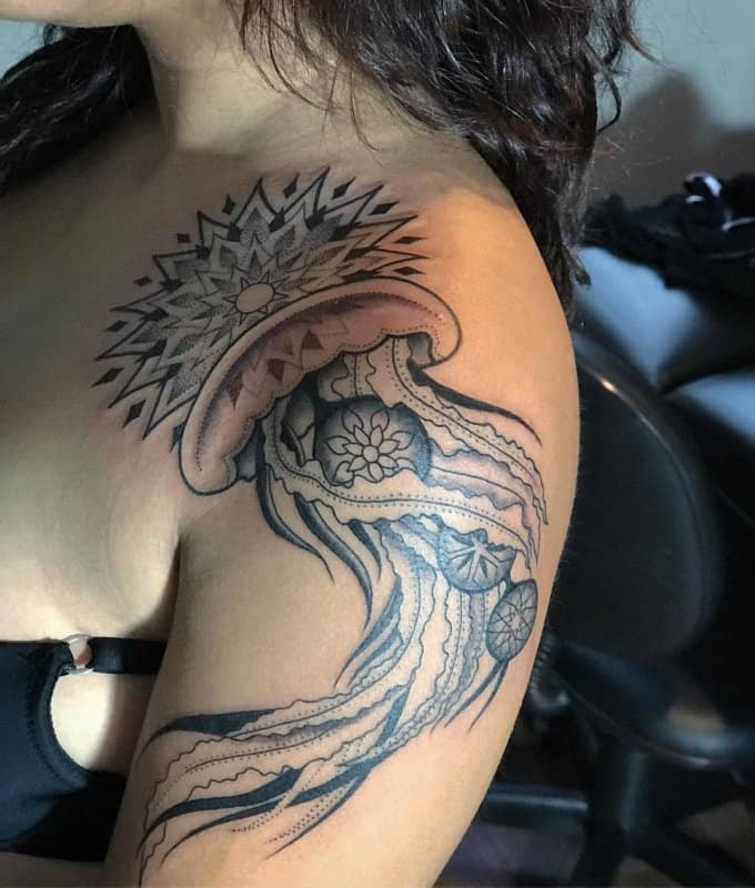 Tatuajes-de-medusa-Impresionantes-tatuajes-de-medusas-para-mujeres-y-hombres